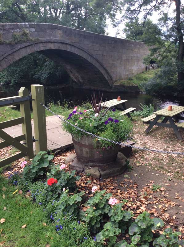 The Cover Bridge Inn 16th Century Inn On The Banks Of The River Cove